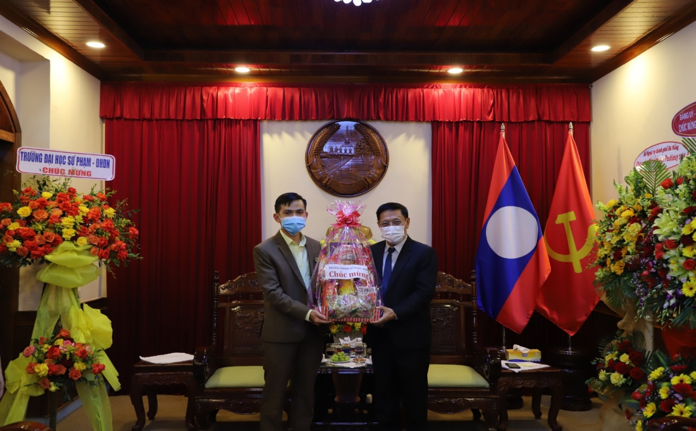 Visiting Lao Consulate General in Da Nang city on the occasion of Laos’ Traditional New Year - Bunpimay Festival